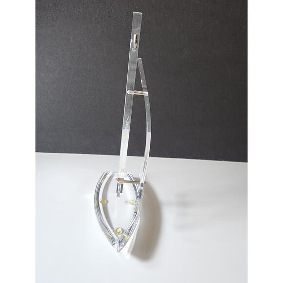 Lucite - Picture 4 of 9